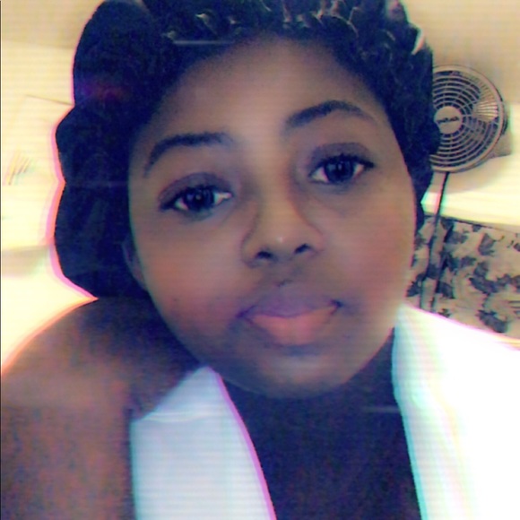 Profile Picture of Trishana Tully (@ttully18) on Poshmark