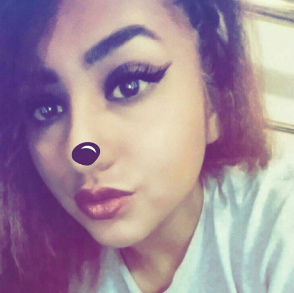 Profile Picture of Grace Bernal (@gracebernal96) on Poshmark