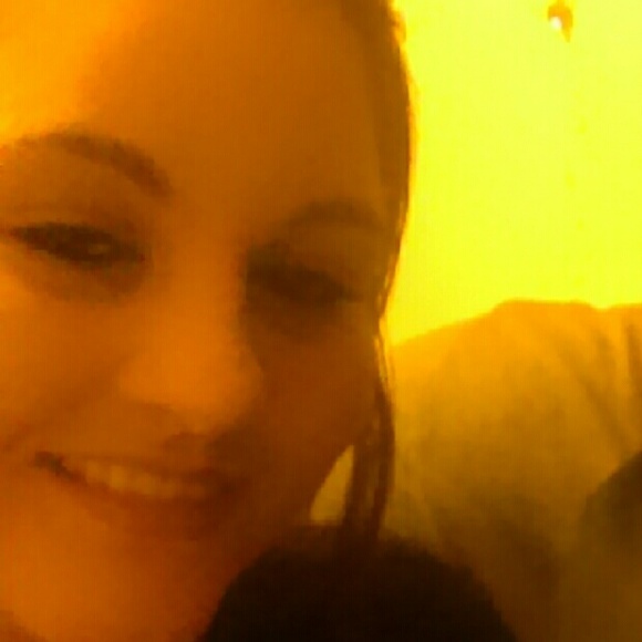 Profile Picture of Renee Haines (@djmama89) on Poshmark