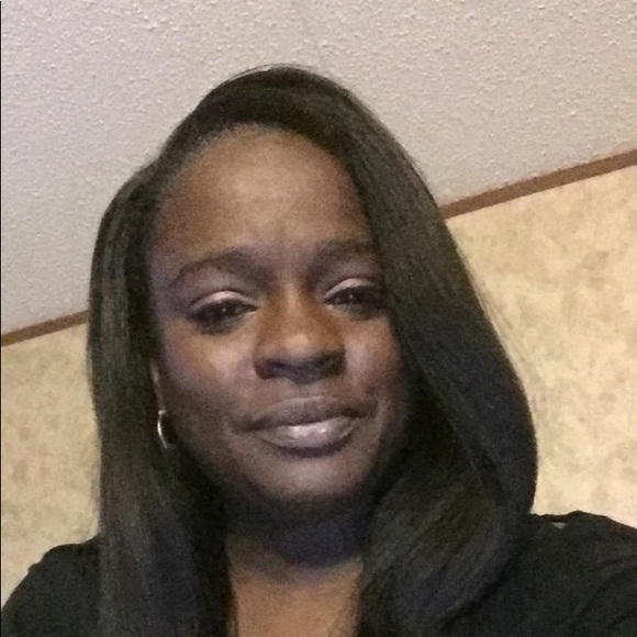 Profile Picture of Sheena Moore (@sheshe814) on Poshmark