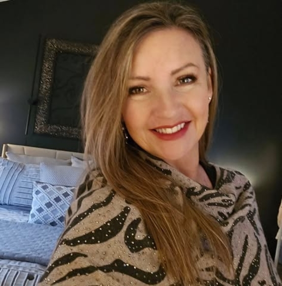 Profile Picture of Robin Heller (@rheller221) on Poshmark