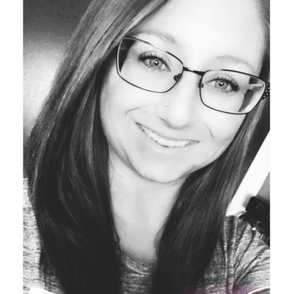 Profile Picture of Amber Doherty (@amber_doherty) on Poshmark
