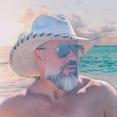 Profile Picture of deweybuxton (@deweybuxton) on Tiktok