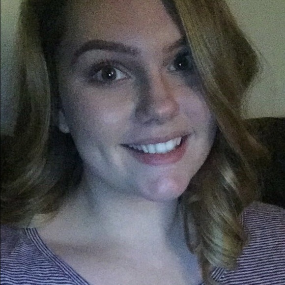 Profile Picture of Brenna Seavey (@brenna_seavey) on Poshmark