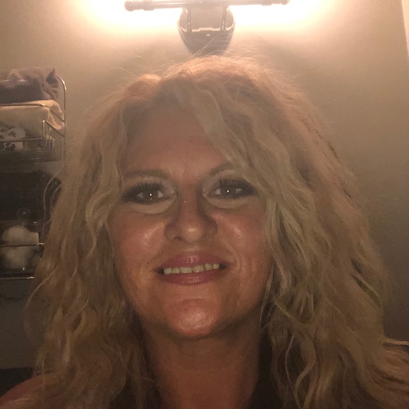 Profile Picture of Sandra Murdza (@smurdza1012) on Poshmark