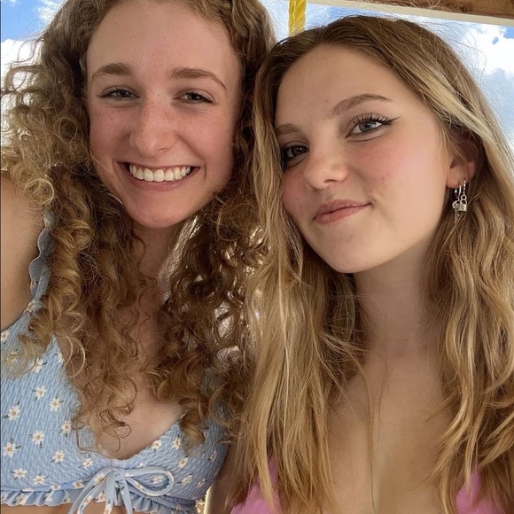 Profile Picture of Mae Lagergren (@maelouisel) on Poshmark