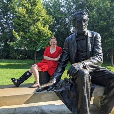 Profile Picture of Stephanie (@RedRidingBear) on Twitter