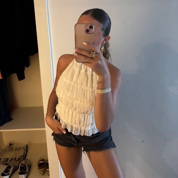 Profile Picture of carla (@carla.trnt) on Tiktok