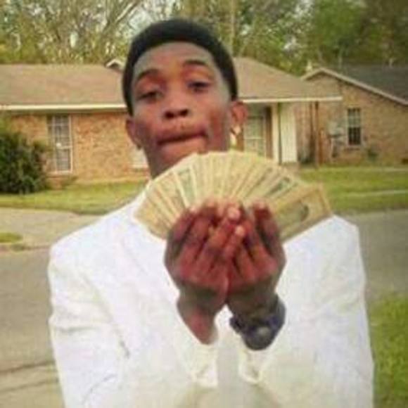 Profile Picture of Fyb Keaser (@charlespugh95) on Poshmark