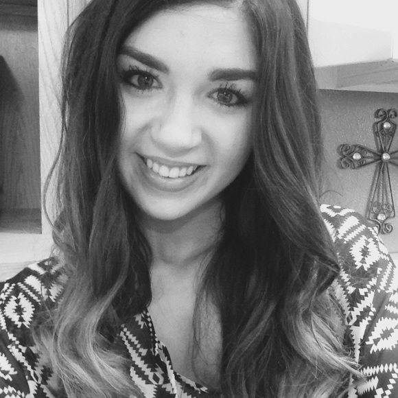 Profile Picture of Kailee Youree (@kyouree) on Poshmark