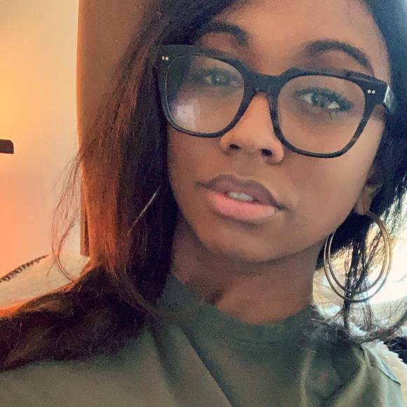 Profile Picture of Meera Niles-paul (@meeraserena) on Poshmark