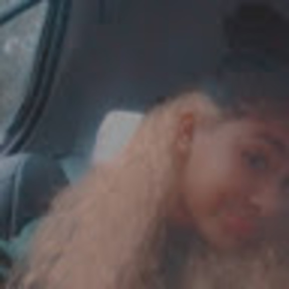 Profile Picture of Amanda Brea (@amanda_brea843) on Poshmark