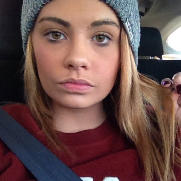 Profile Picture of Myranda B (@myrandabullock) on Poshmark