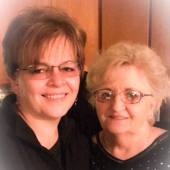 Profile Picture of Christine Wozny (@chsewo) on Poshmark