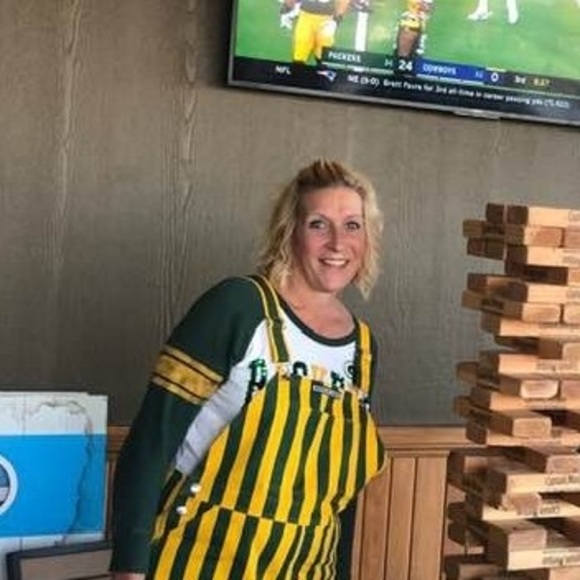 Profile Picture of Kris Wilson (@kriswilson28) on Poshmark