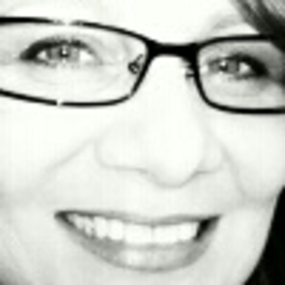 Profile Picture of Melanie Chears (@melchears) on Poshmark