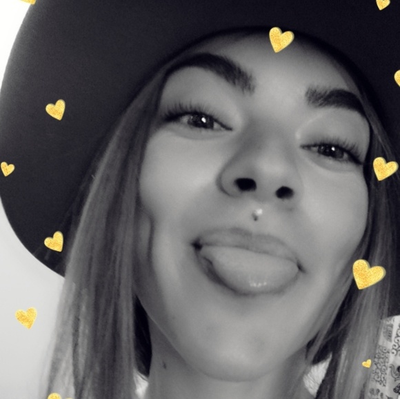 Profile Picture of Jess Borley (@jessborley) on Poshmark