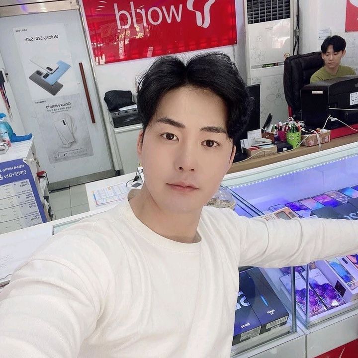 Profile Picture of Scott Clifton (@scottclifton06) on Tiktok