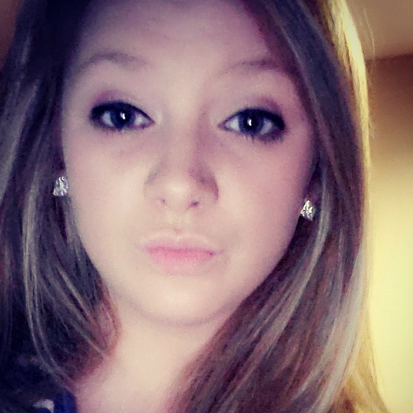 Profile Picture of Erica Tully (@ericatully8) on Poshmark