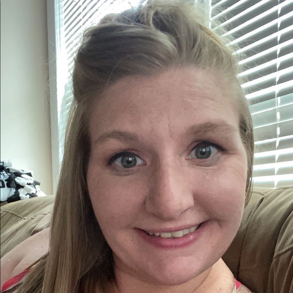 Profile Picture of Cassie Brower (@cbrower000435) on Poshmark