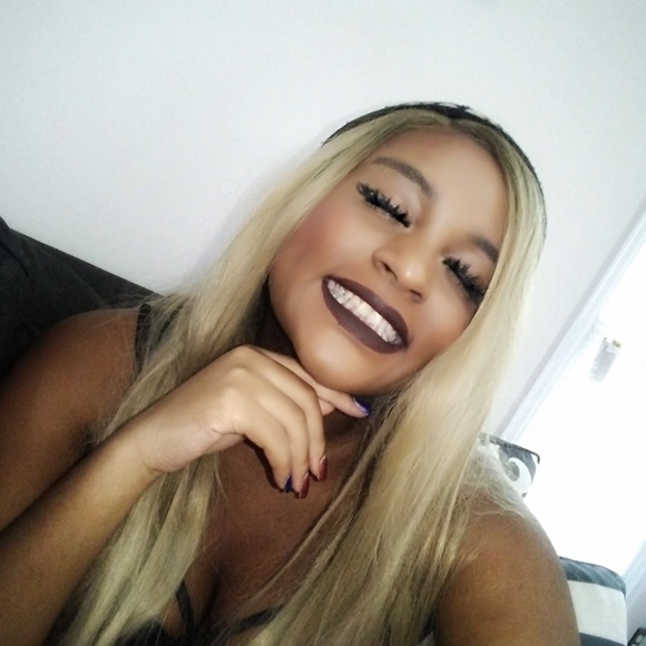 Profile Picture of Ebony Ginyard (@ebonyg2000) on Poshmark