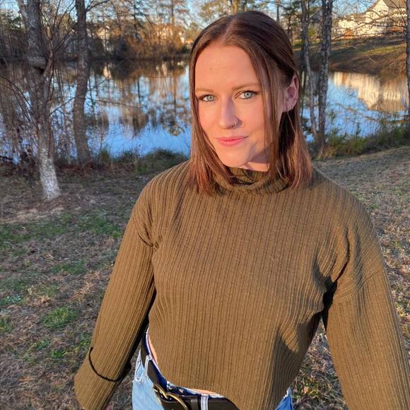 Profile Picture of Emma Socha (@emmsochh) on Poshmark