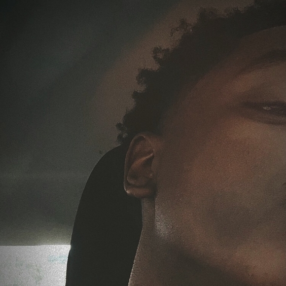 Profile Picture of Sedrick Sanders (@zanaxxy) on Poshmark