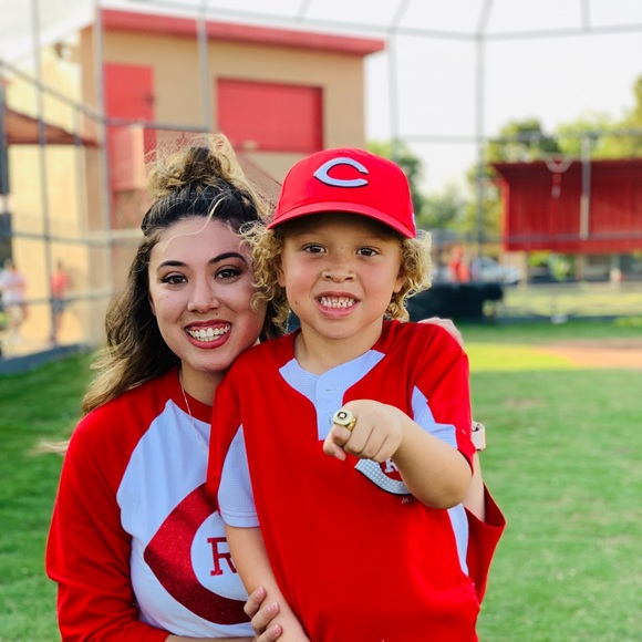 Profile Picture of Breanna Harlander (@bharlander423) on Poshmark