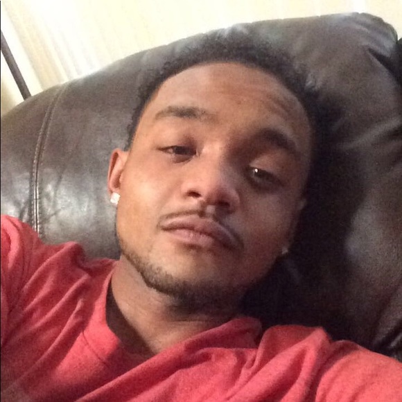 Profile Picture of Dontay Banks (@dontaybanks) on Poshmark