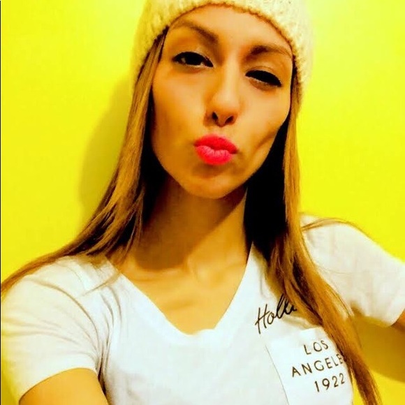 Profile Picture of Cindy Cadreau (@cindy_cadreau) on Poshmark