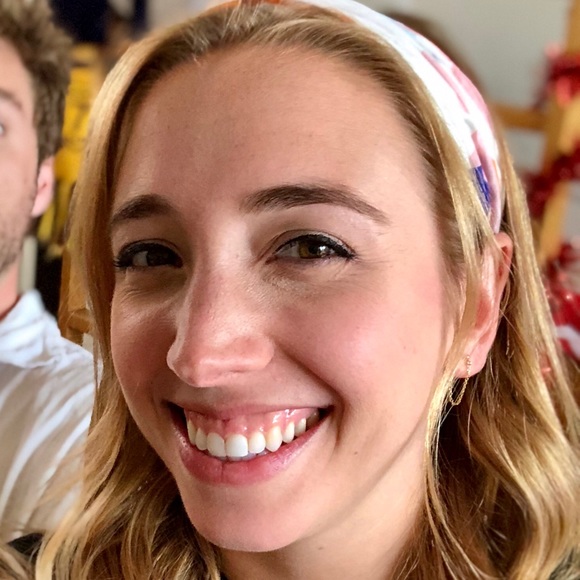 Profile Picture of Elizabeth Colwell (@e_colwell) on Poshmark