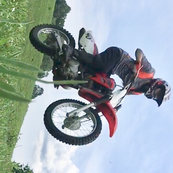 Profile Picture of Leah Goff (@ebgrace15) on Poshmark