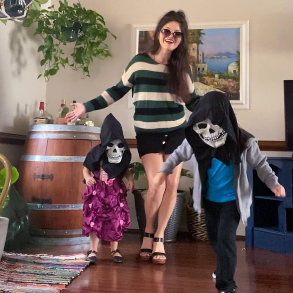 Profile Picture of Crystalynn Cox (@crystalynncox) on Poshmark