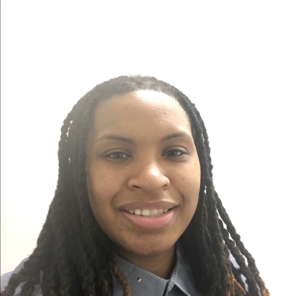 Profile Picture of Carlotta Thomas (@thocarlo) on Poshmark