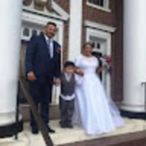 Profile Picture of Lidia Lopez (@lidialopez978) on Poshmark