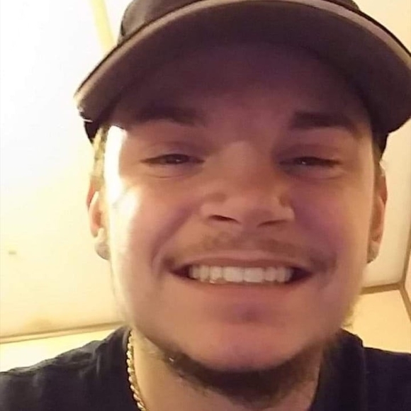 Profile Picture of Steven Benjamin (@stevenbenjamin) on Poshmark