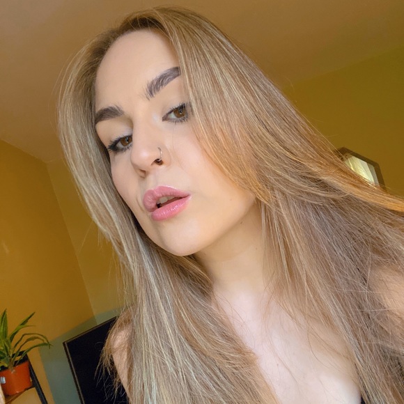 Profile Picture of Rae Craig (@raecraig874) on Poshmark