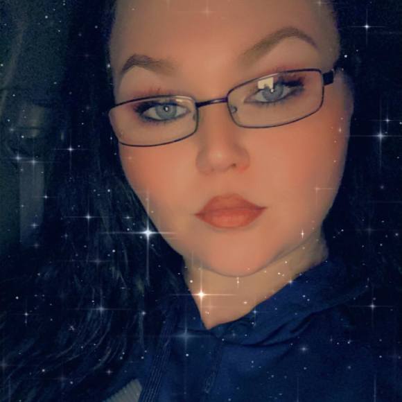 Profile Picture of Sarah Estep (@saestep24) on Poshmark