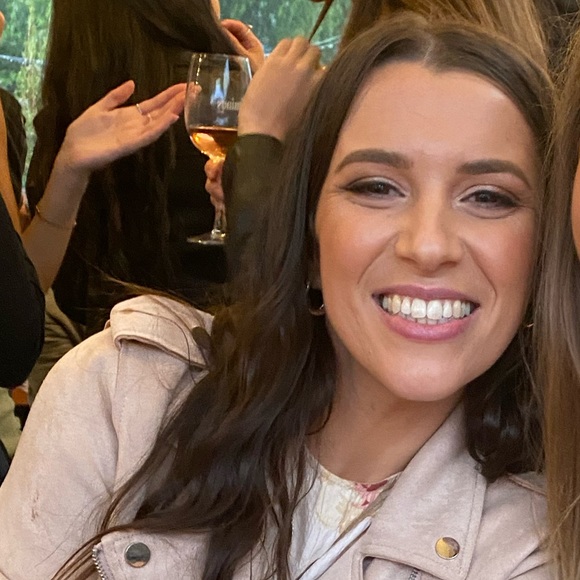 Profile Picture of Nikki Geary (@nikki_geary) on Poshmark