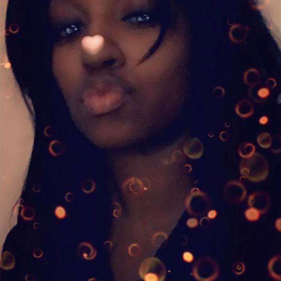 Profile Picture of Chanel Fox (@chanel_fox) on Poshmark