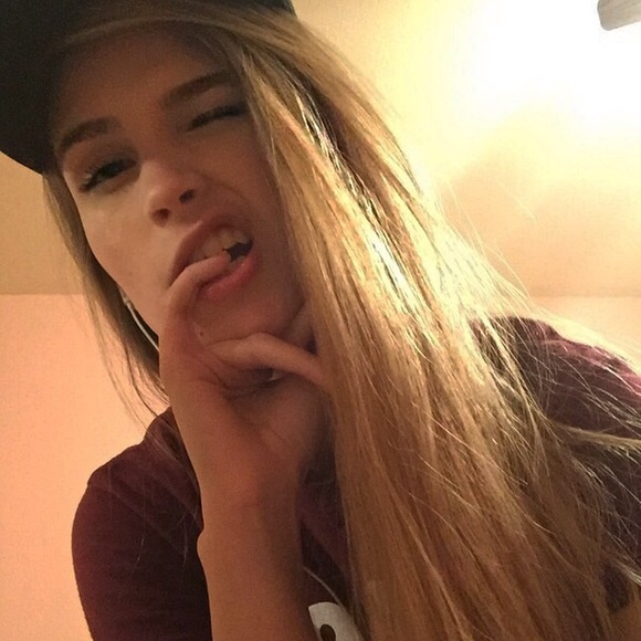 Profile Picture of Ashlyn Jimenez (@ashlynjadejim) on Poshmark