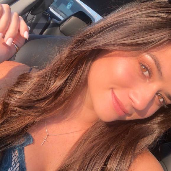 Profile Picture of Coral Zuck (@coral20) on Poshmark