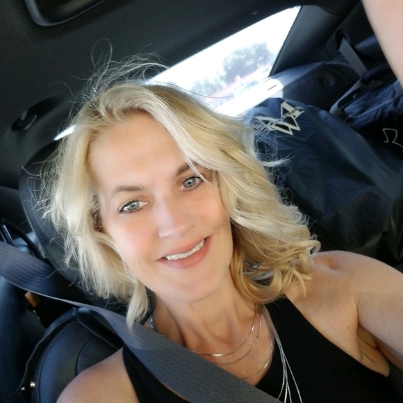 Profile Picture of Danielle Kuss hipsher (@kussdanielle) on Poshmark