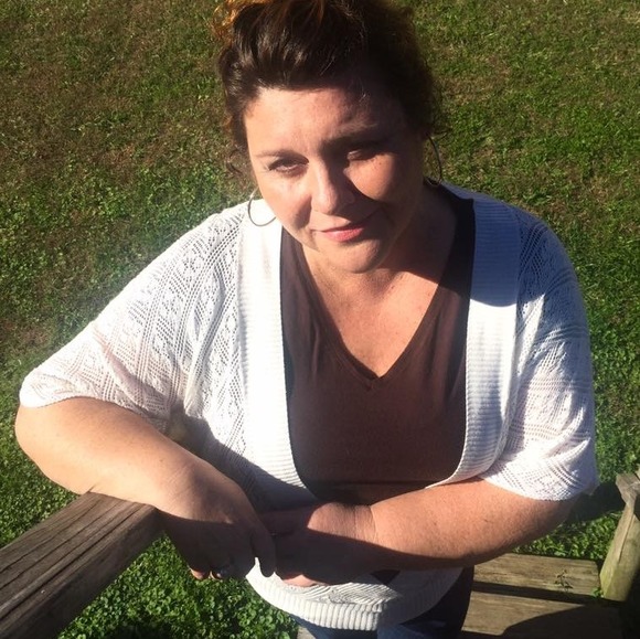 Profile Picture of Teresa Hackworth (@teresahackworth) on Poshmark