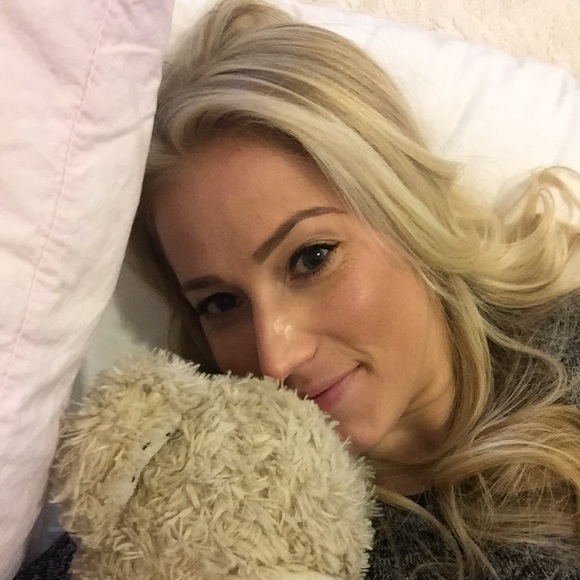 Profile Picture of Chrystal Llanusa (@cllanusa) on Poshmark