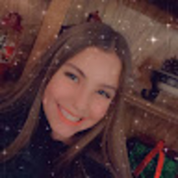 Profile Picture of Samantha Pummell (@samdisneyfan) on Poshmark