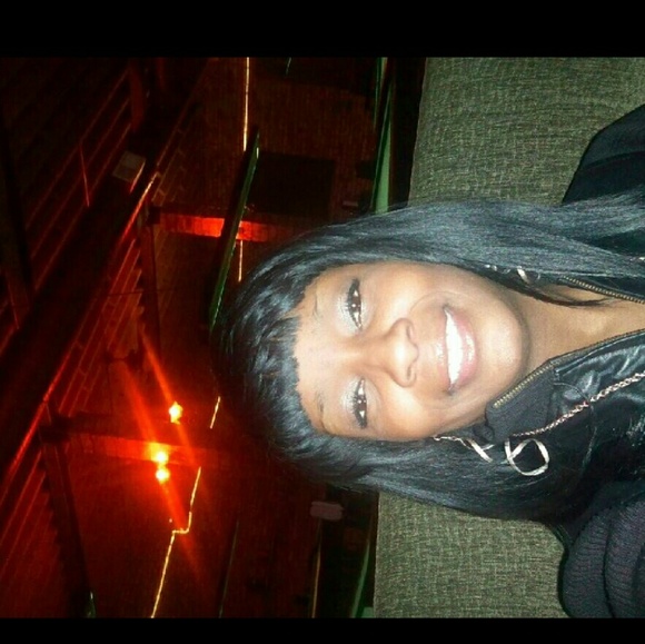 Profile Picture of Linda Sissac (@ccq17) on Poshmark