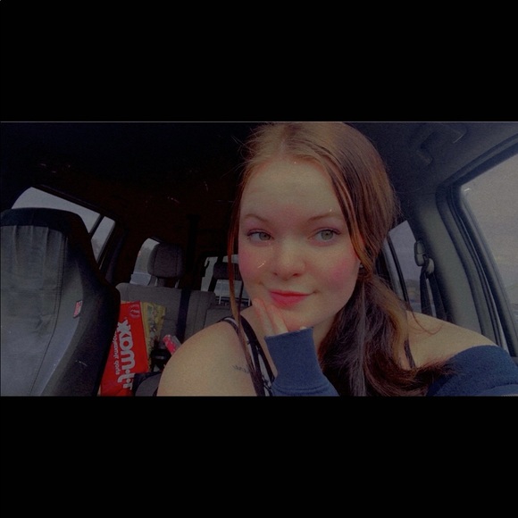 Profile Picture of Abigail Clapper (@abigailclapper) on Poshmark