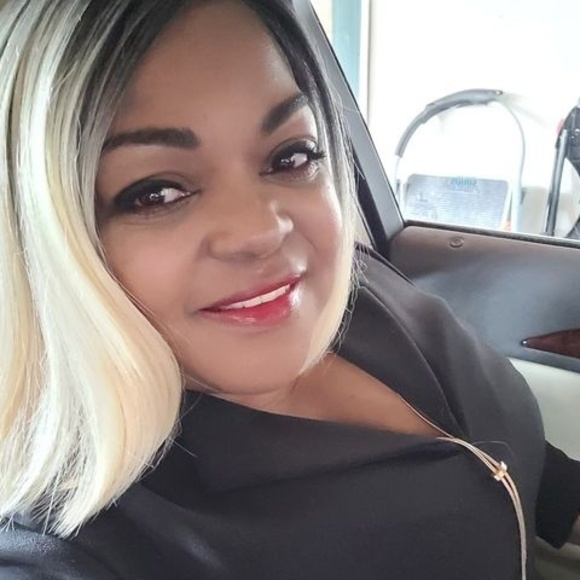 Profile Picture of Robin Prescott (@rprescott1968) on Poshmark