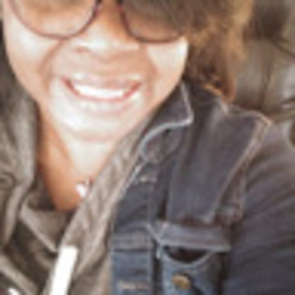 Chiffon Williamsbrooks - Poshmark Profile Picture of Chiffon Williamsbrooks (@chiffonw) on Poshmark